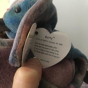 Batty the bat beanie baby 1996 on hang tag 1998 on tush tag